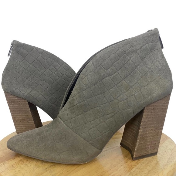 VINCE CAMUTO | Gray Steevera Suede Leather Chunky Block Heel Ankle Booties - Picture 8 of 13